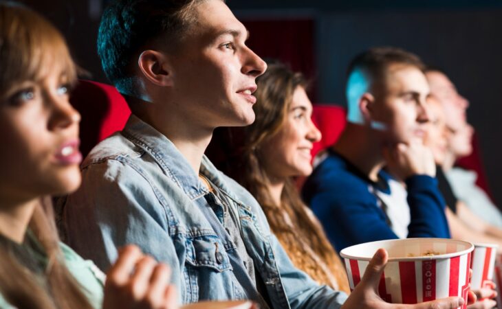 Historia i wyjątkowość warszawskiego kina w sercu miasta – poznaj fascynujące kulisy Kinoteki